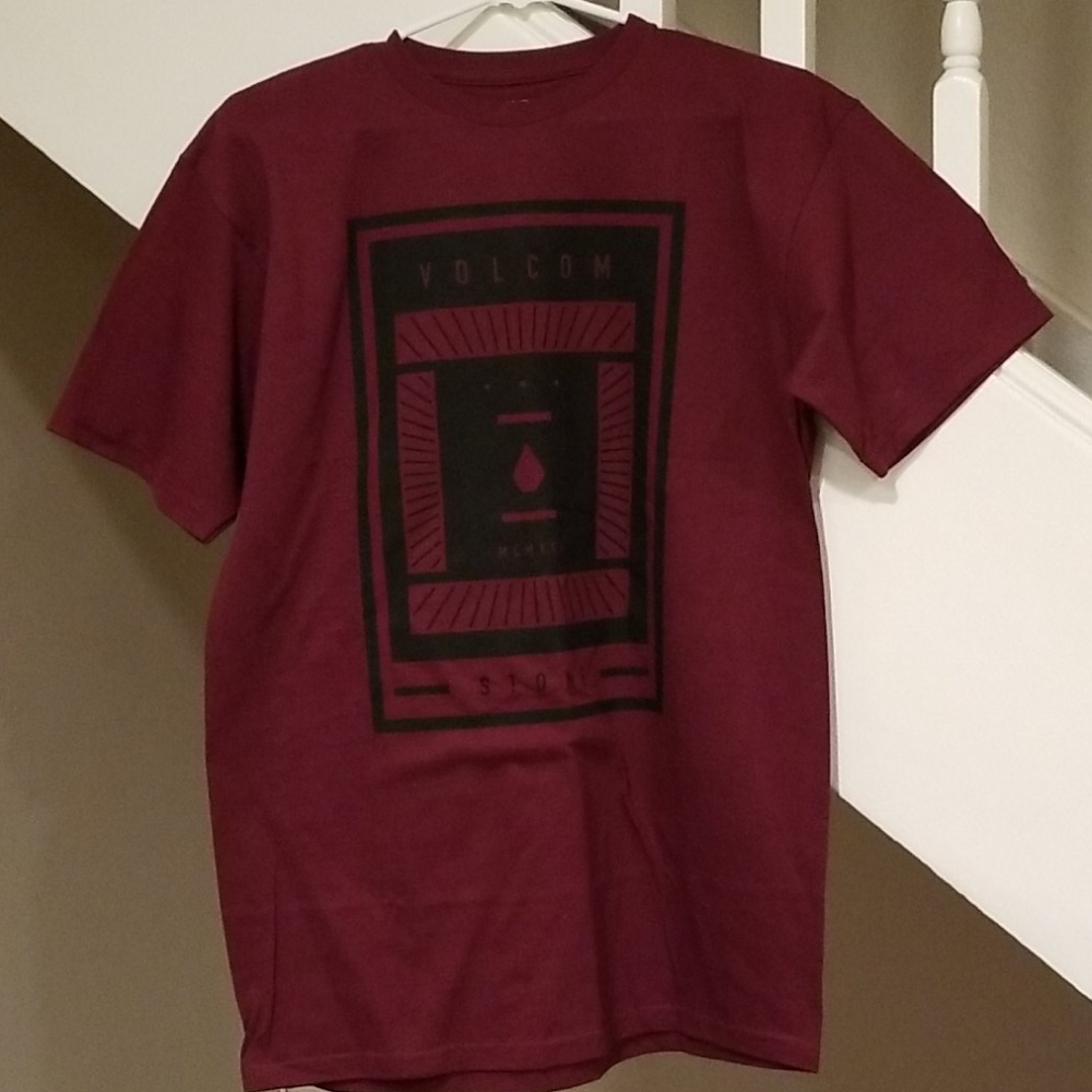 ⛔️SOLD⛔️Volcom Maroon Men's tshirt